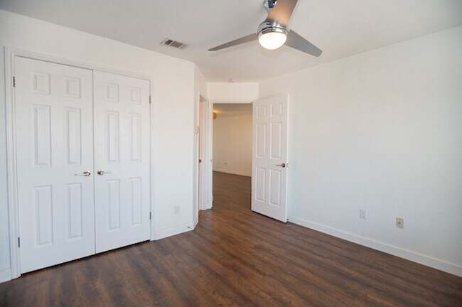 Building Photo - Cozy South East Austin Condo