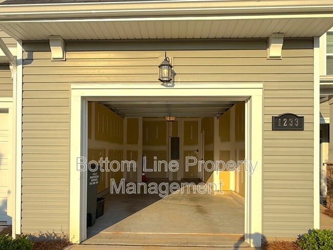Building Photo - 1233 Bigelow St