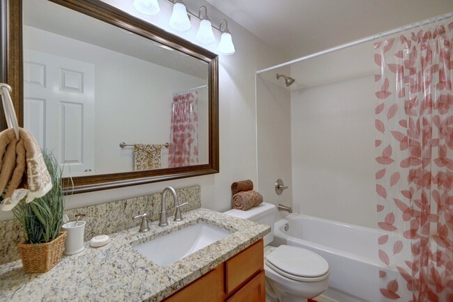 Building Photo - 18501 SE Newport Way