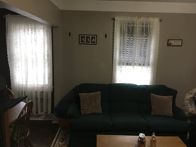 Building Photo - 476 Protzman St