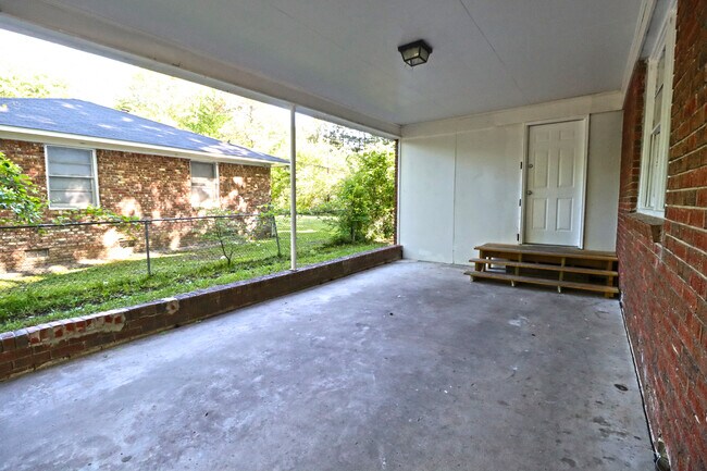Building Photo - 3151 Truman St