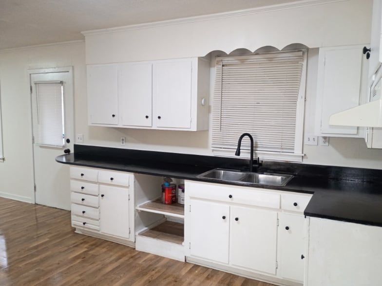 Building Photo - 574 Daniel Cir