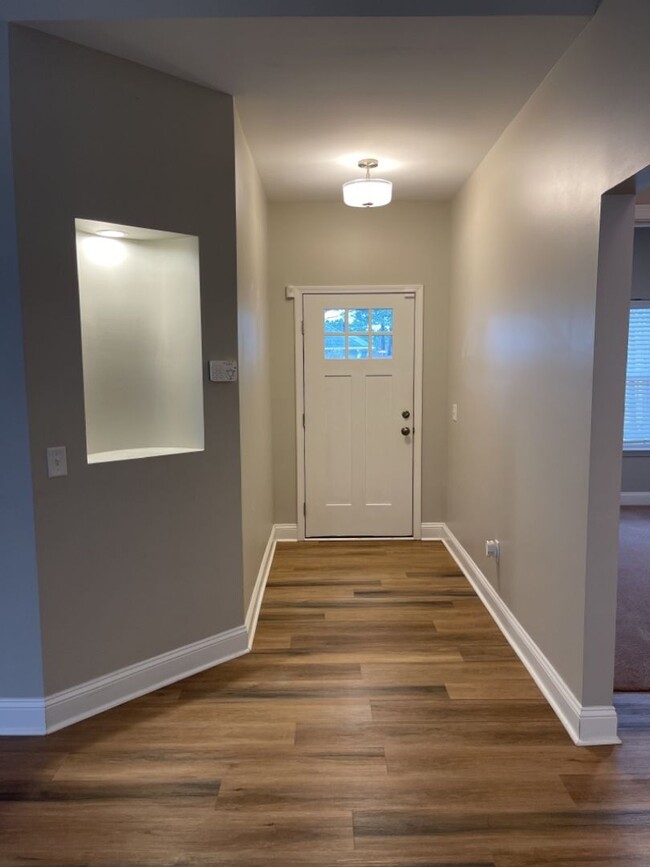 Building Photo - Beautiful Home on a culdesac - Built in 2019!