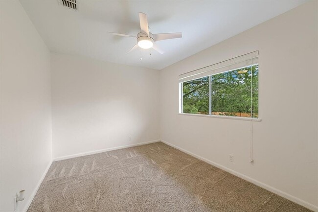 Building Photo - 4904 Creekline Dr