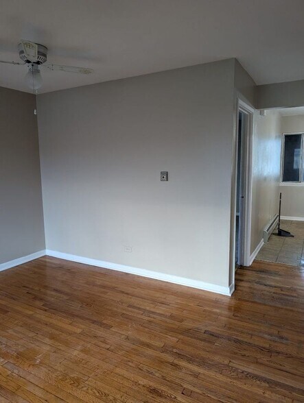 Building Photo - 9595 Maple Dr