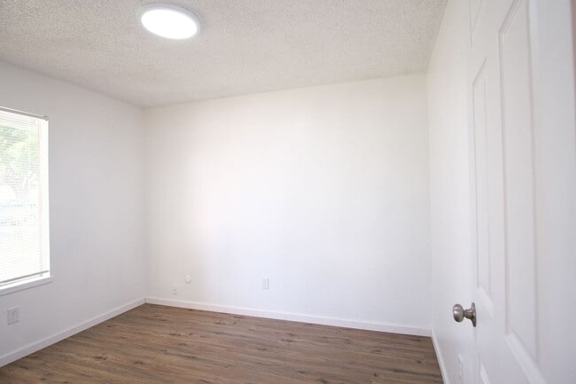 Building Photo - Cozy 3-Bedroom, 2-Bath Home