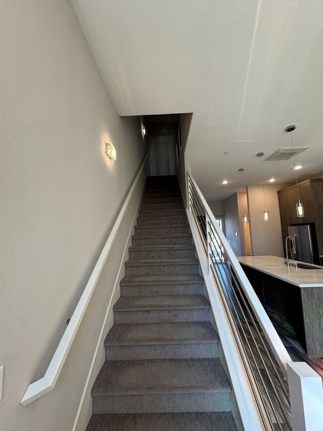 Building Photo - Work Downtown?