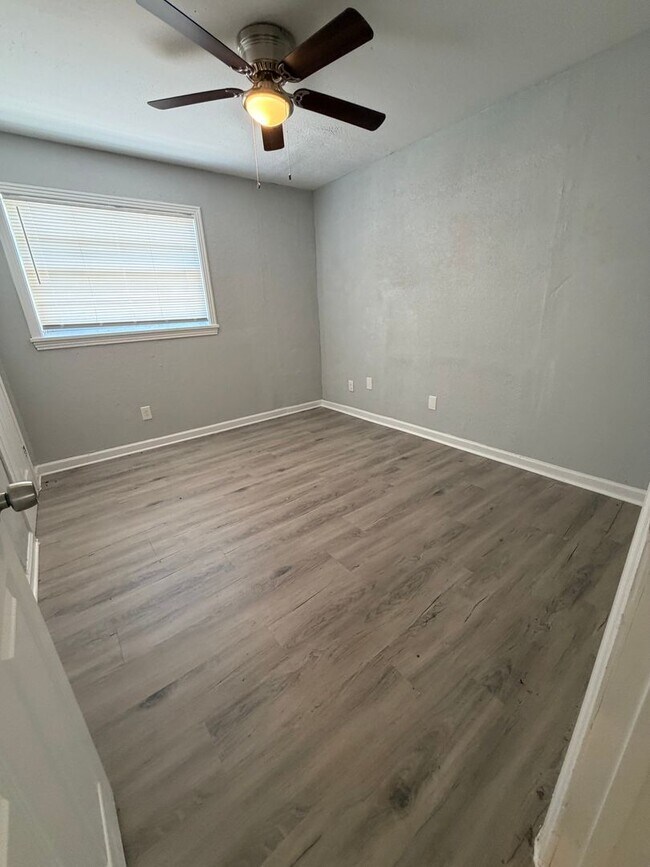 Building Photo - Welcome to St. Petersburg!!!