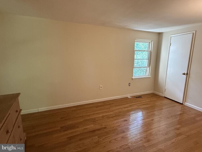Building Photo - 9622 Lindenbrook St