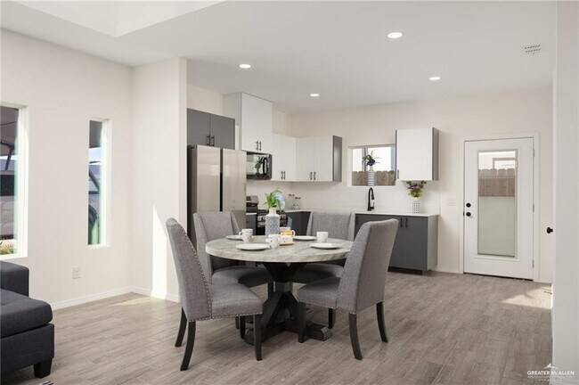 Building Photo - 10 Karen Dr