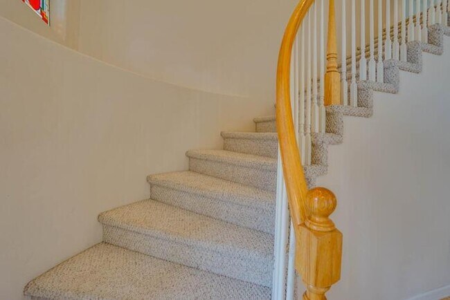 Building Photo - BEAUTIFUL FOUR BEDROOM HOME IN EAST COUNTY