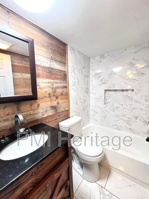 Building Photo - 12651 Scenic Dr
