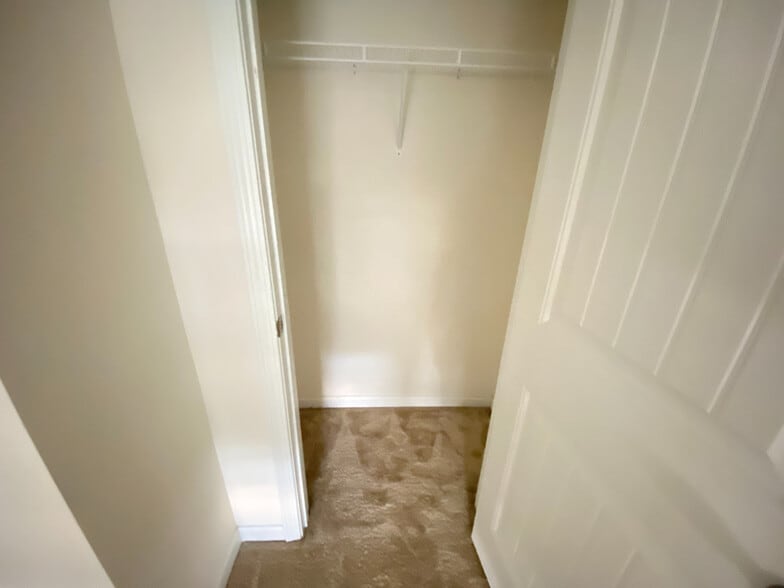 Building Photo - Room in Townhome on Haskell Dr