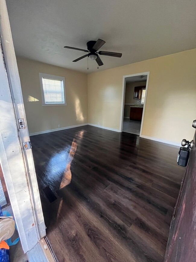 Building Photo - 3 bed 1 bath in Rossville! Leasing Special...