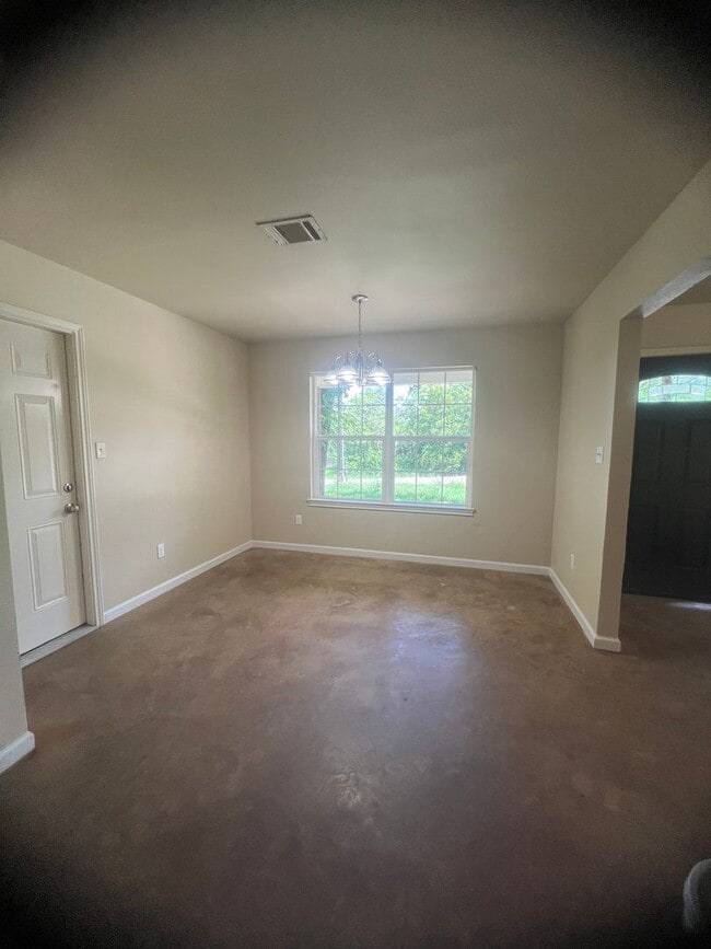 Building Photo - Waco 3/2 Home