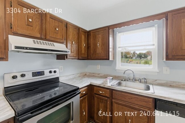 Building Photo - 3304 Barcroft Dr