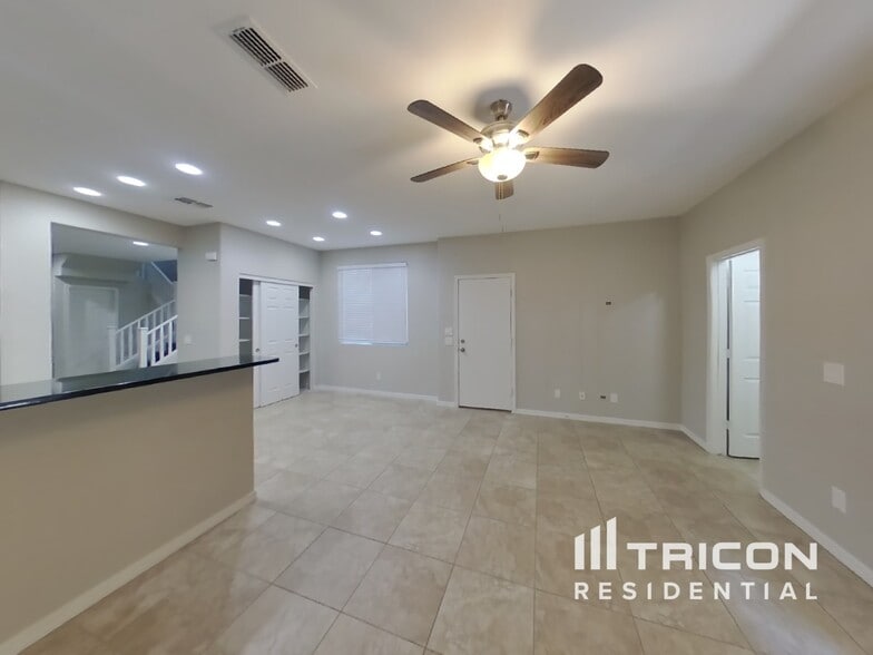 Building Photo - 429 N 119th Dr