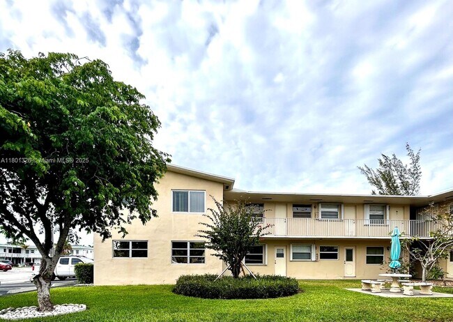 Building Photo - 1301 N 12th Ct