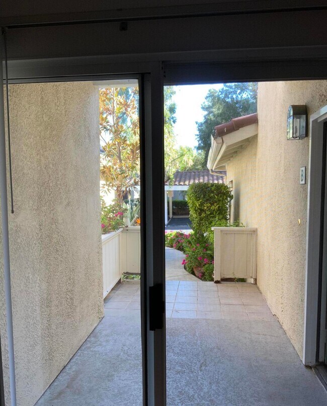 Building Photo - 5473 Spanish Oak Ln