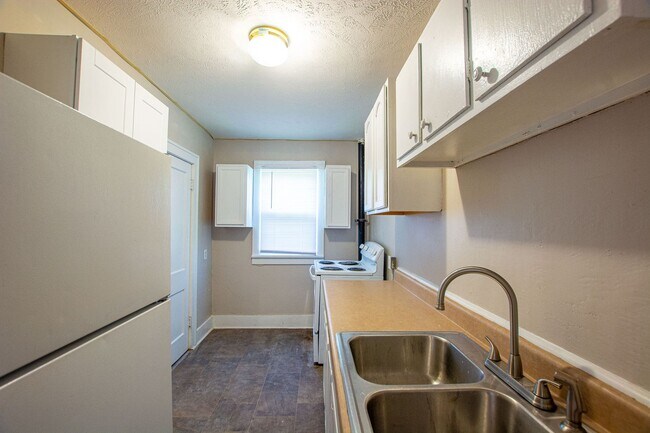 Building Photo - 2202 Wirt St
