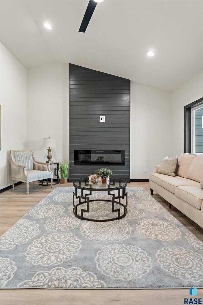 Building Photo - 1107 S Foss Ave