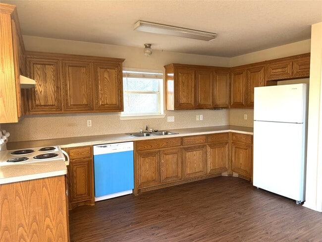 Building Photo - 1605 Paint Brush Dr