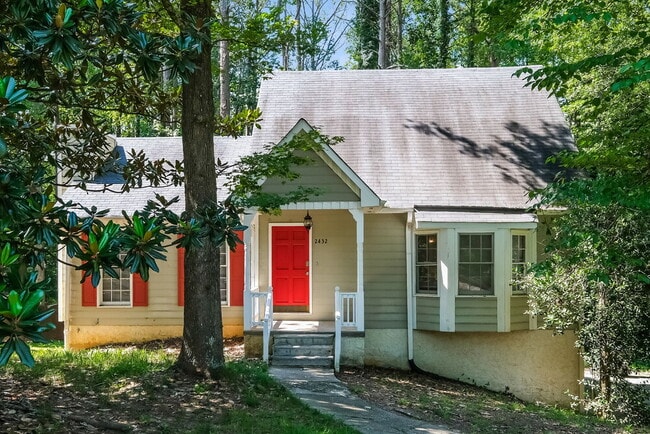 Building Photo - 2432 Hillboro Cir S W
