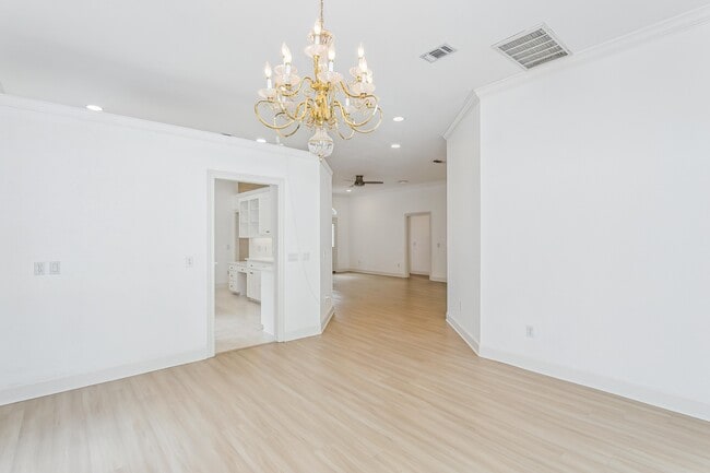 Building Photo - 5930 Hermitage Dr