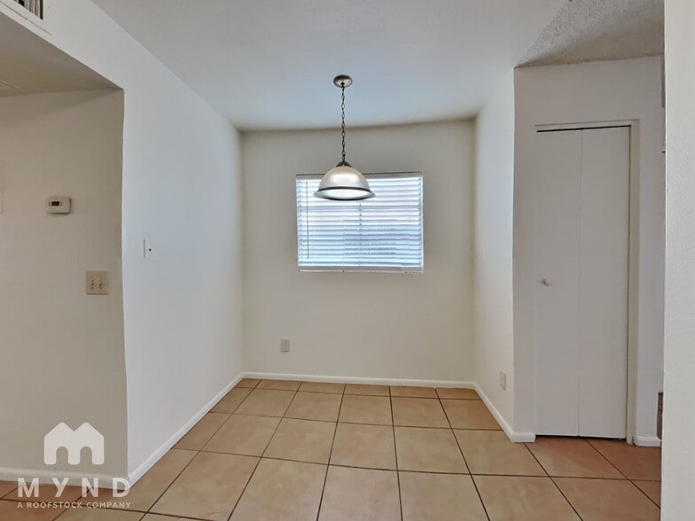 Building Photo - 2828 E Tierra Buena Ln