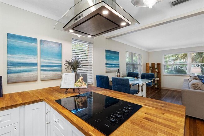 Building Photo - 2201 Park St N