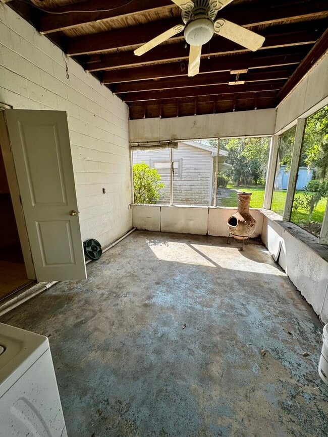 Building Photo - Great Backyard & Quiet Neighborhood
