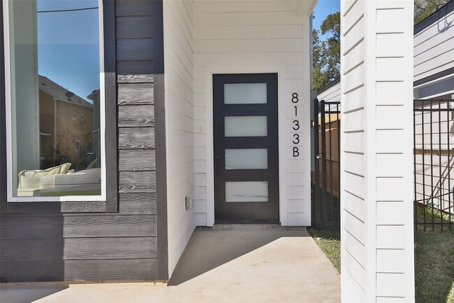 Building Photo - 8133 Cabot St