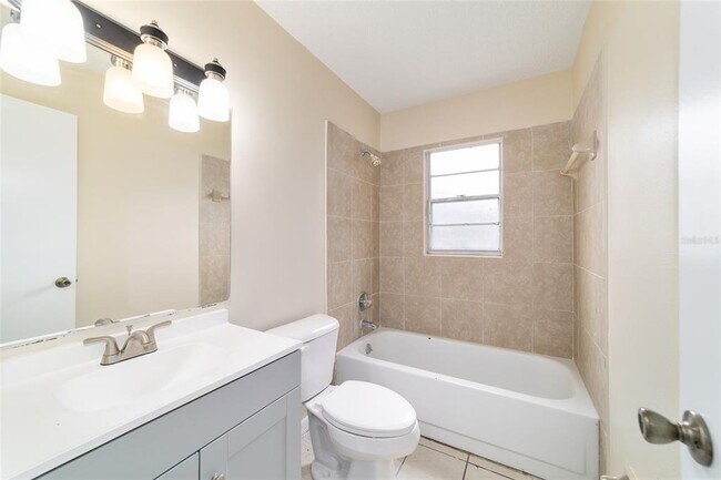 Building Photo - 1810 NE 29th Pl