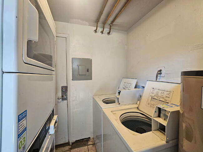 Building Photo - Top Floor Studio with Panoramic City and M...
