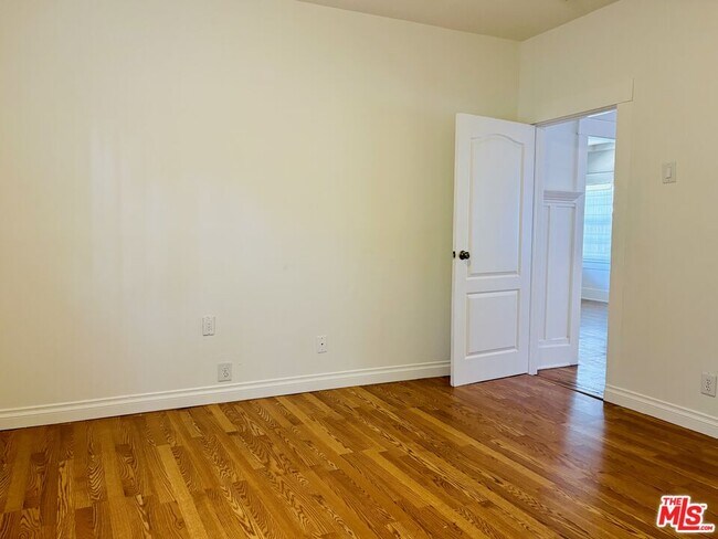 Building Photo - 2130 W 29th Pl