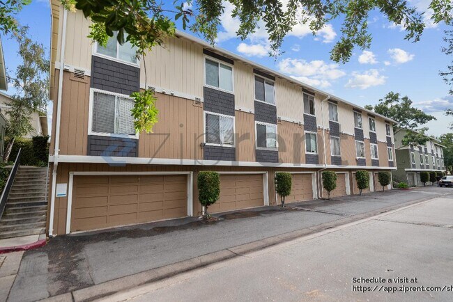 Building Photo - 2547 Easton Ln