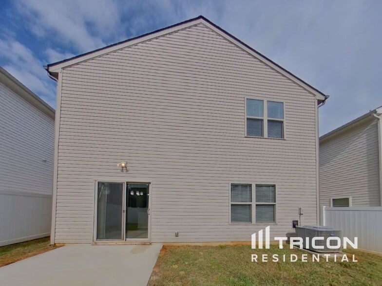 Building Photo - 204 Spring Knoll Dr