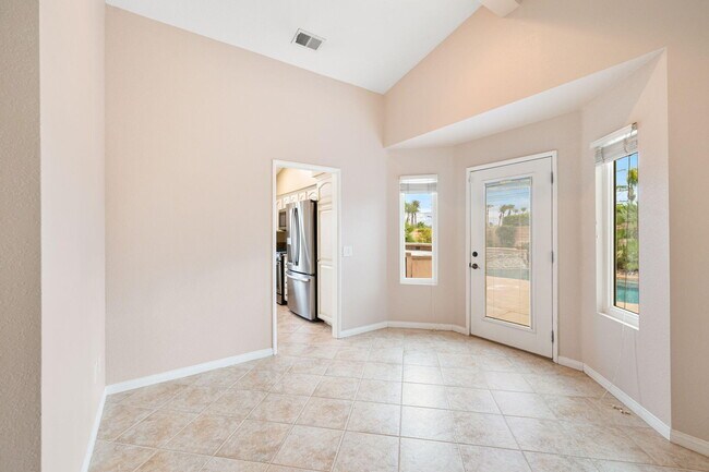 Building Photo - 44030 Mariposa Ct