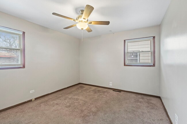 Building Photo - 933 Ridge Ave