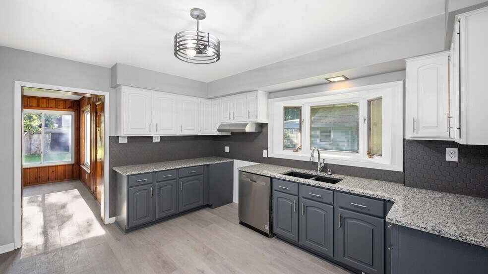Kitchen - 1001 Patchen Rd