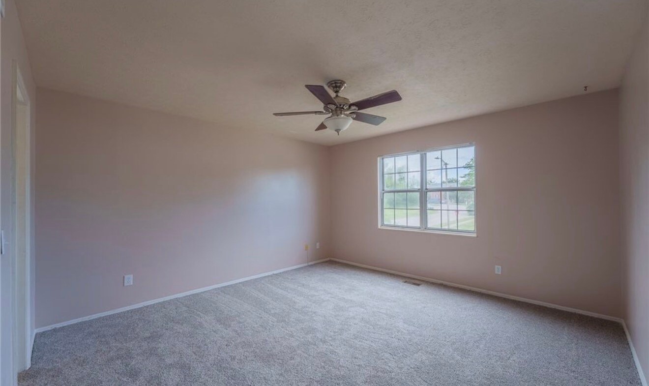 Building Photo - 2342 Raider Dr