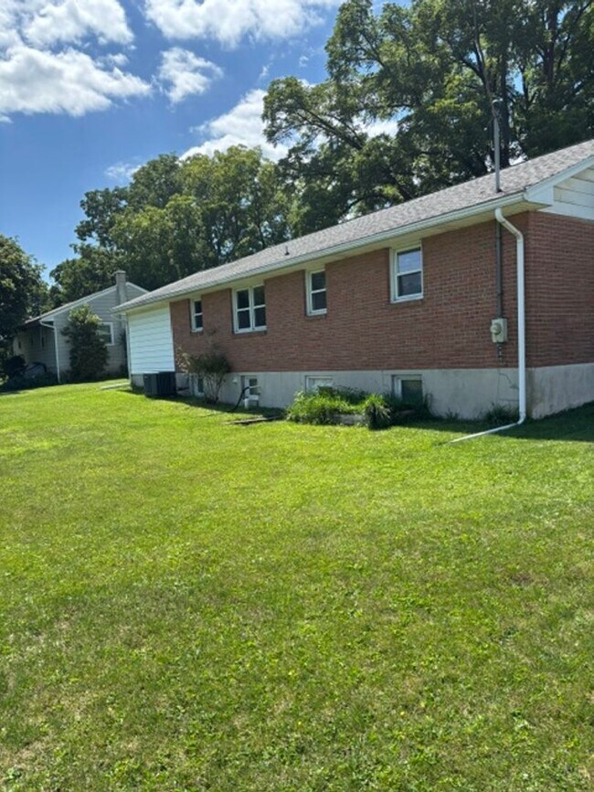 Building Photo - 34 Locust Ln