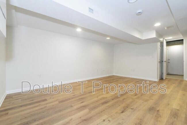 Building Photo - 3033 Seamon Ave