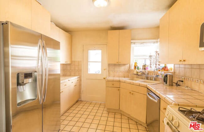 Building Photo - 10773 Massachusetts Ave