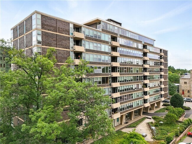 Building Photo - 552 N Neville St