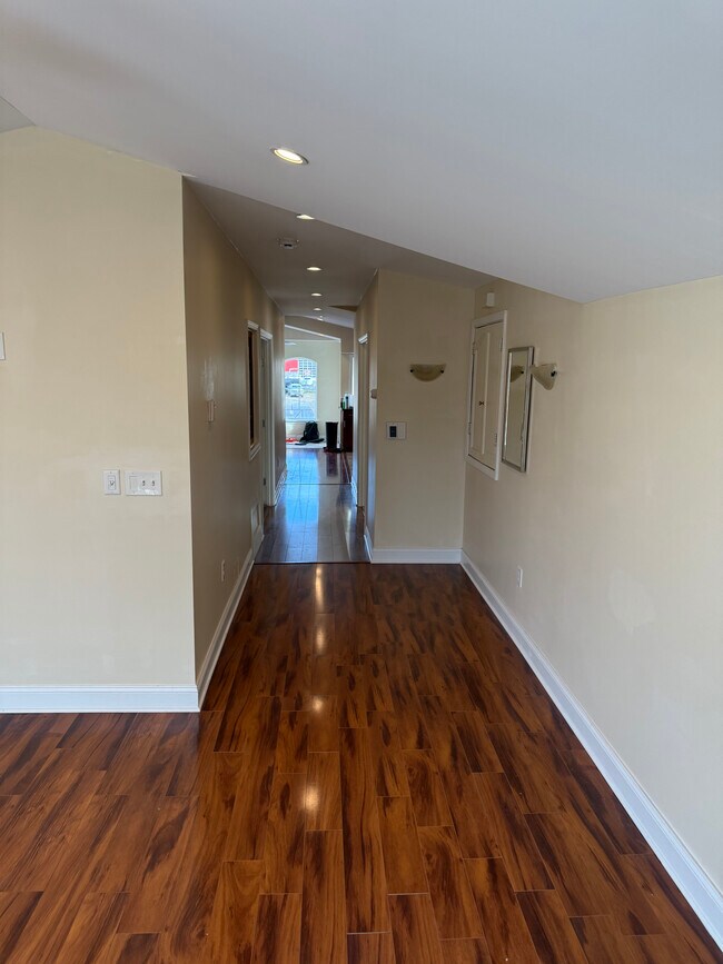 Building Photo - 1665 Central Ave