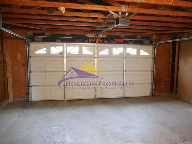 Building Photo - Spacious 4 Bed 2 Bath 1,575 sqft Lincoln V...