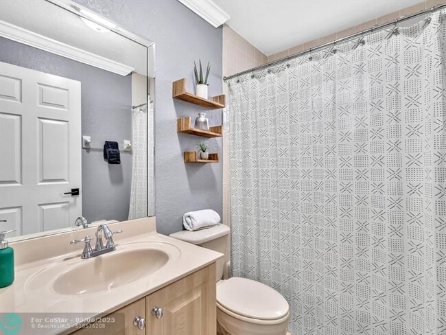 Building Photo - 14304 S Royal Cove Cir