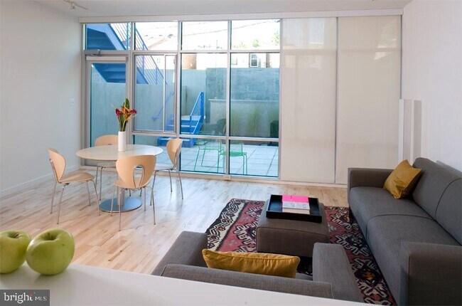 Building Photo - 419 Ridge St NW