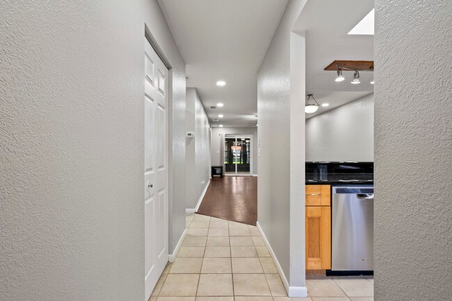 Building Photo - 7360 Ulmerton Rd